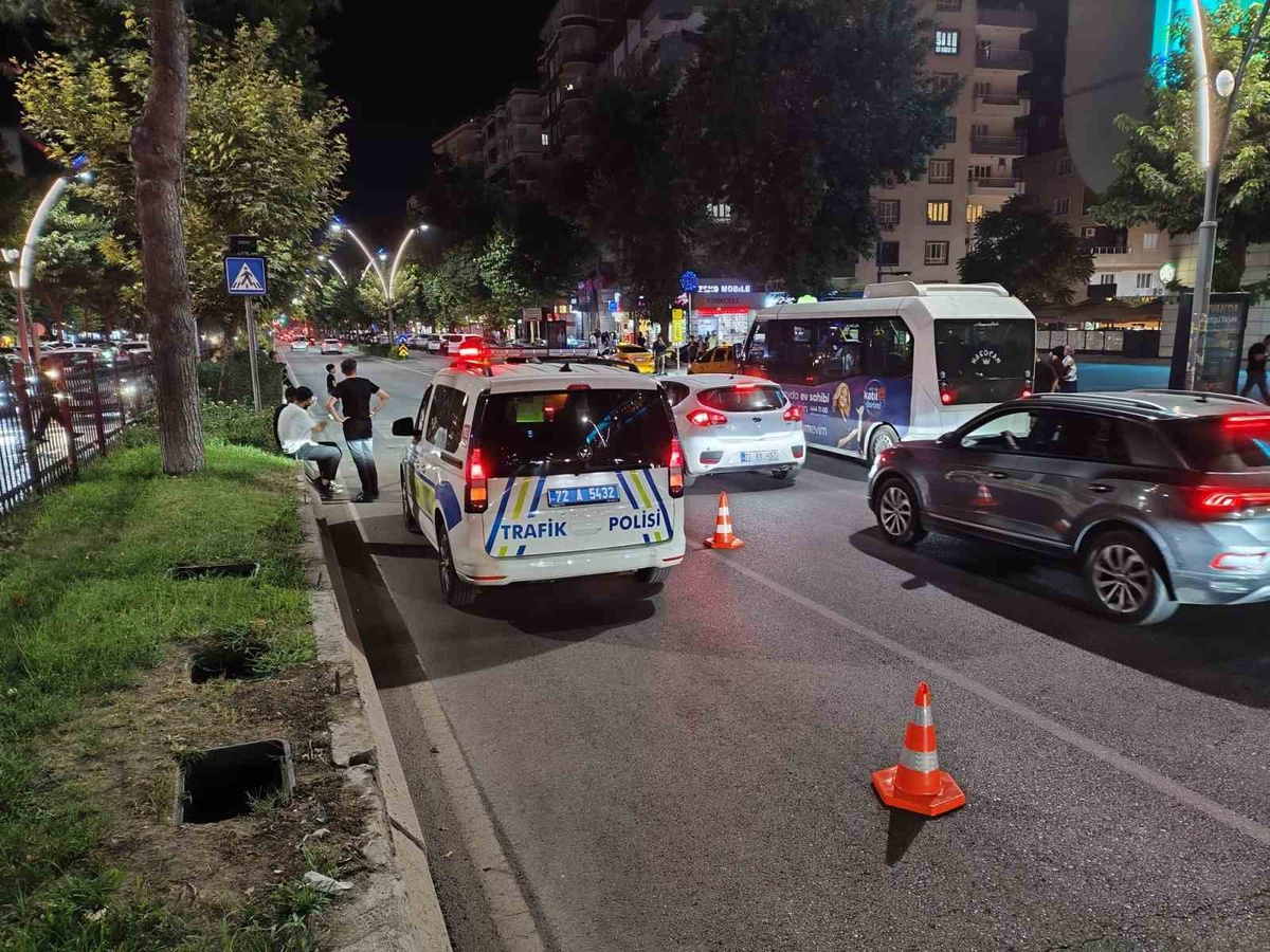 Batman\'da Yaya Geçidinde Kaza