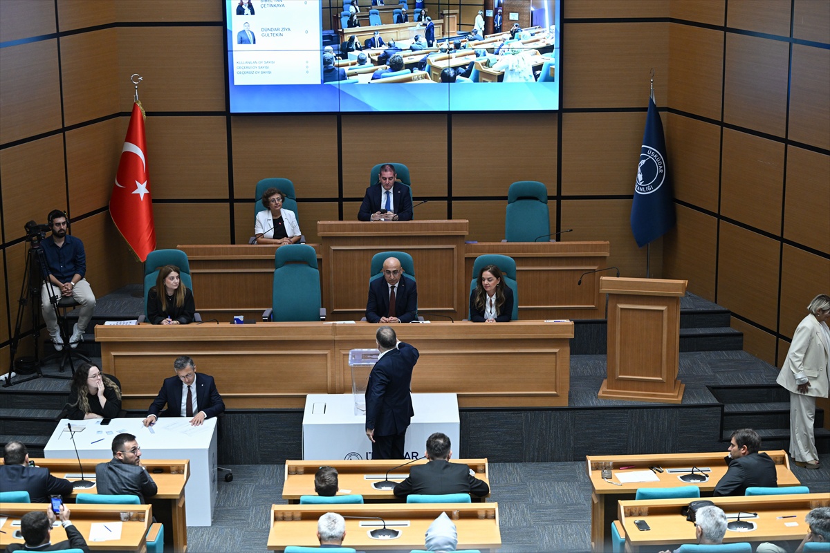 Üsküdar\'da Gergin Meclis Toplantısı: Çetinkaya Başkan Vekili Seçildi