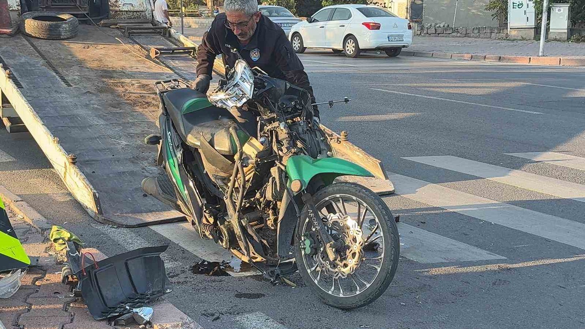 Kayseri\'de Trafik Kazası: Motosiklet Sürücüsü Ağır Yaralı
