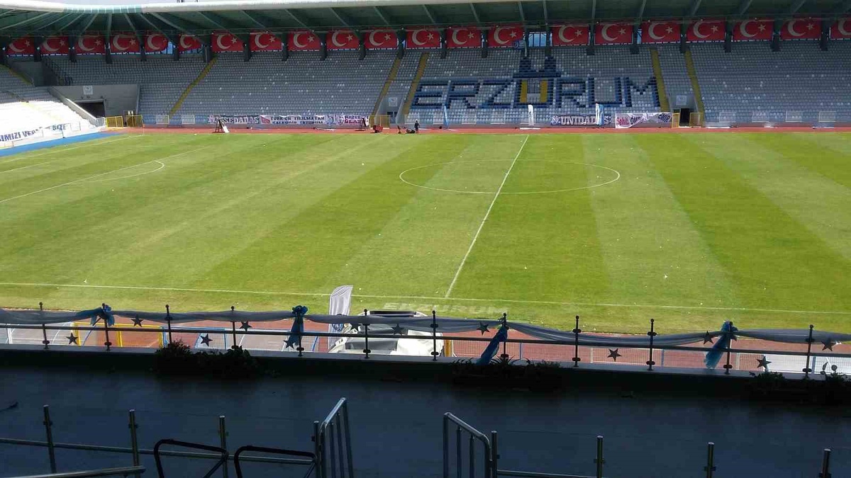 Kazım Karabekir Stadyumu tam kapasiteye döndü