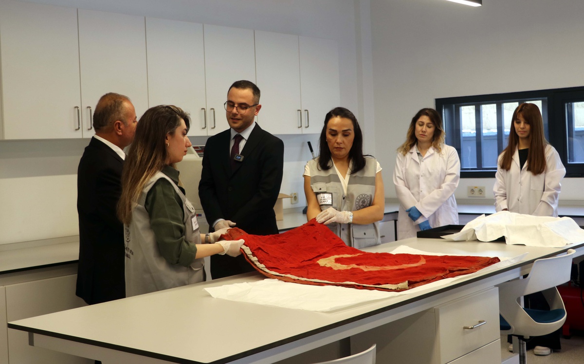 Kıbrıs Barış Harekatı Bayrağı Restorasyona Alındı