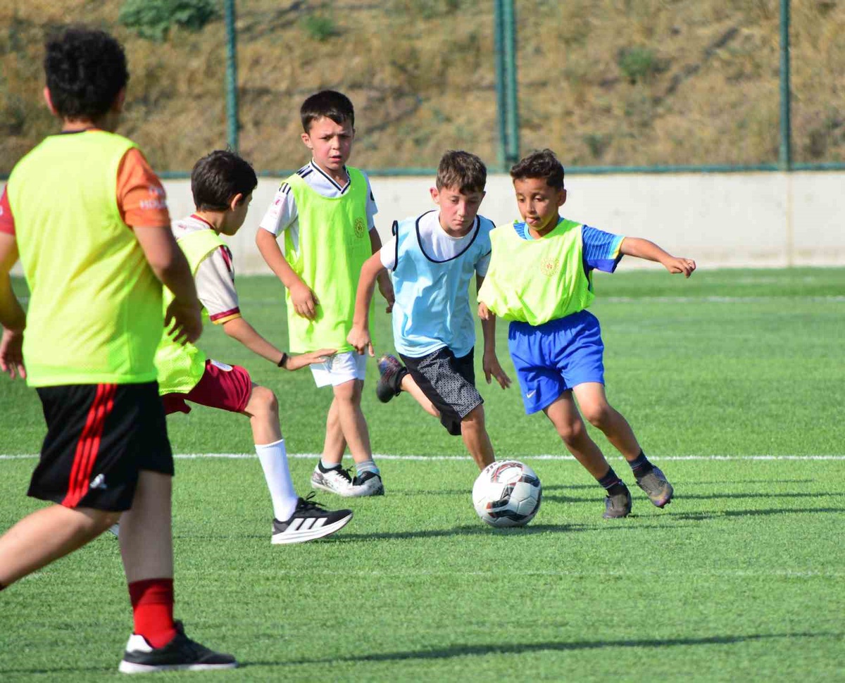 Kur’an kurslarında eğitim gören çocuklar futbol turnuvasında ter döktü