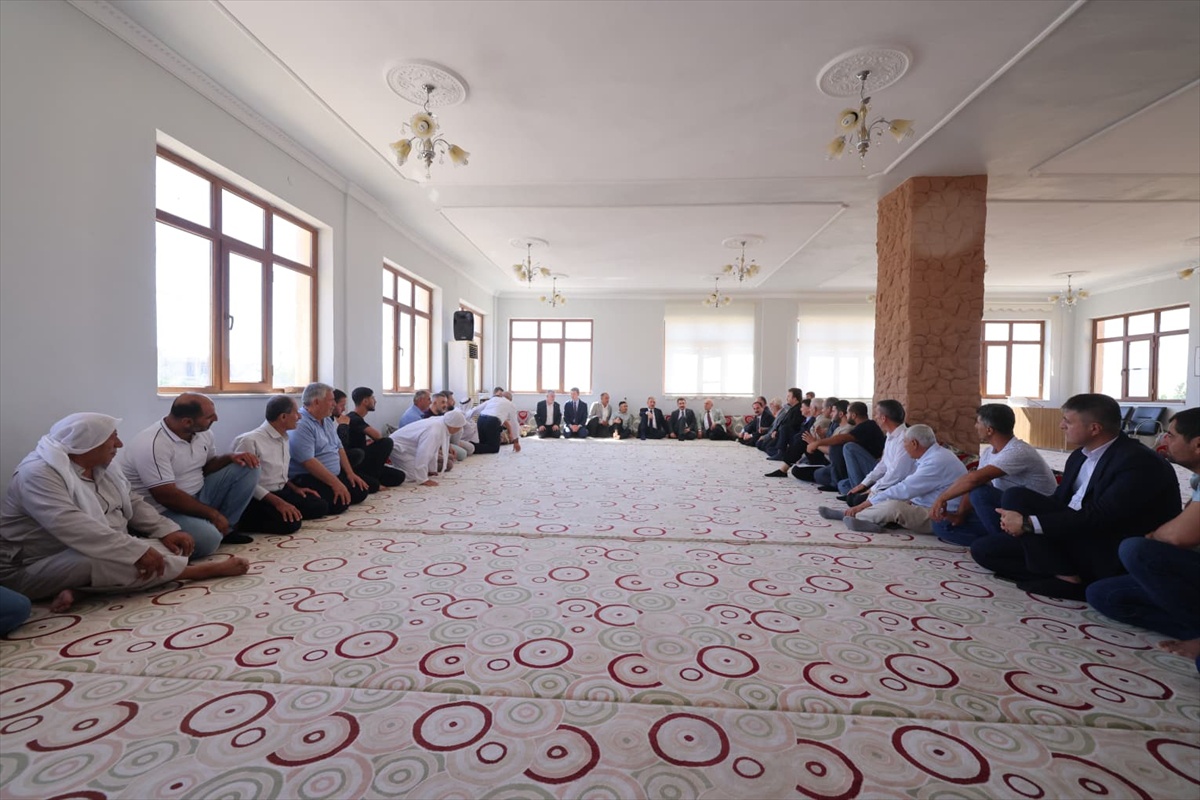 Vali Akkoyun Yeşilli\'yi Ziyaret Etti