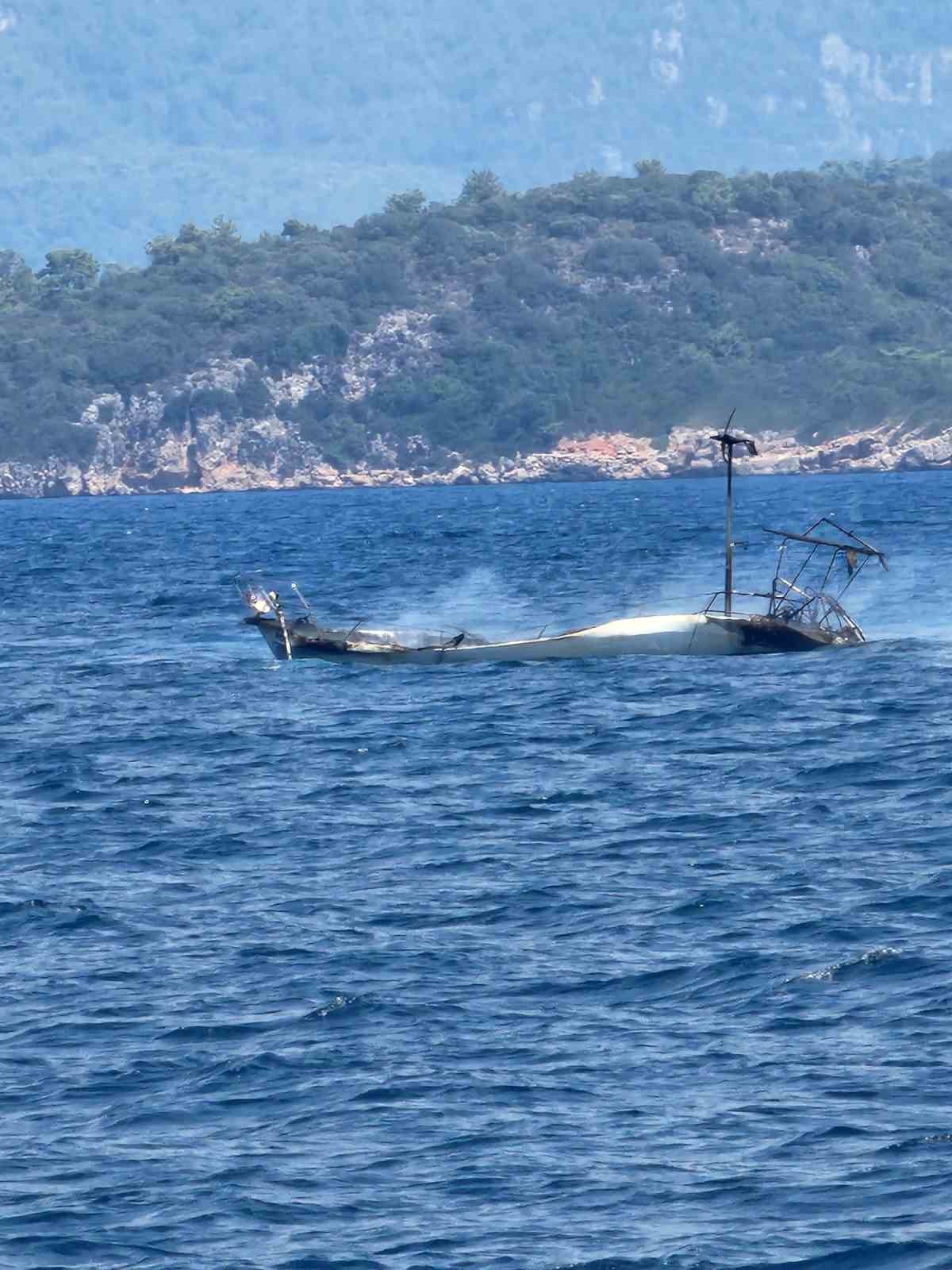 Marmaris\'te Yelkenli Tekne Yangını