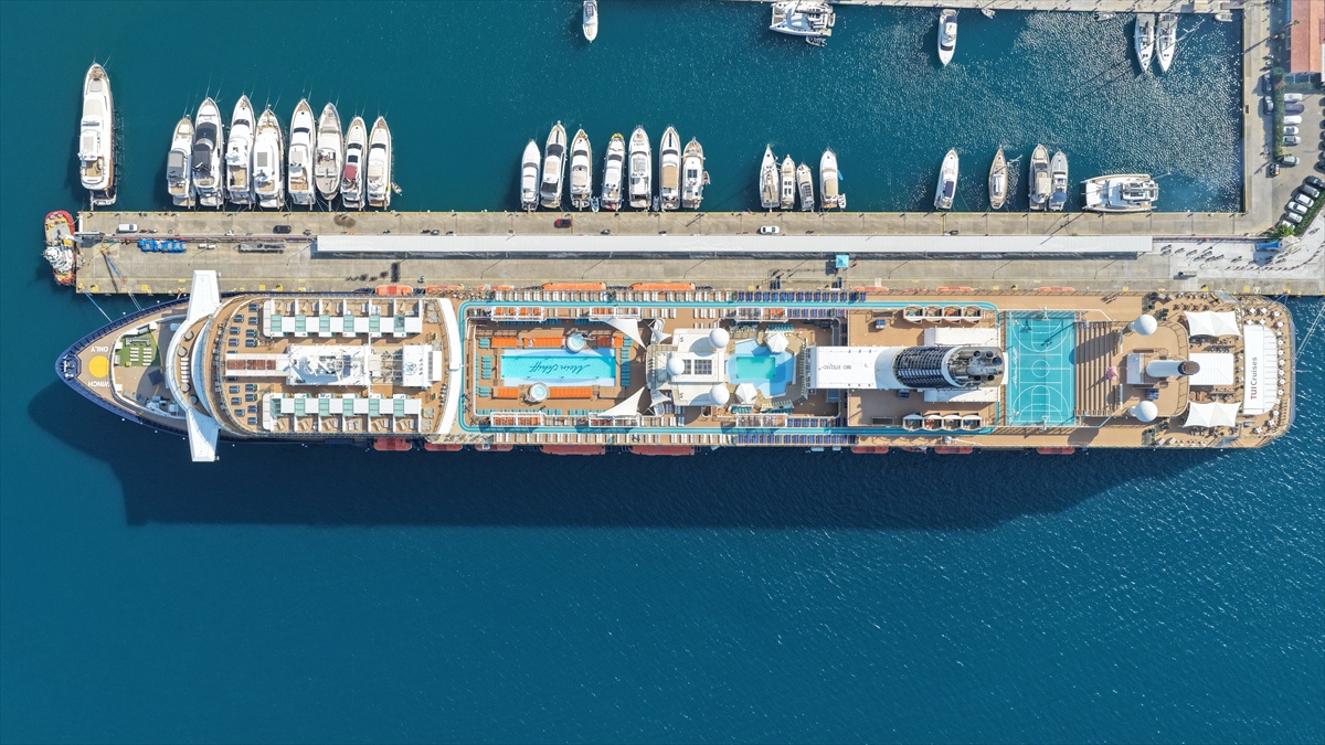 Mein Schiff 5, Marmaris\'te Yüzlerce Turisti Ağırladı