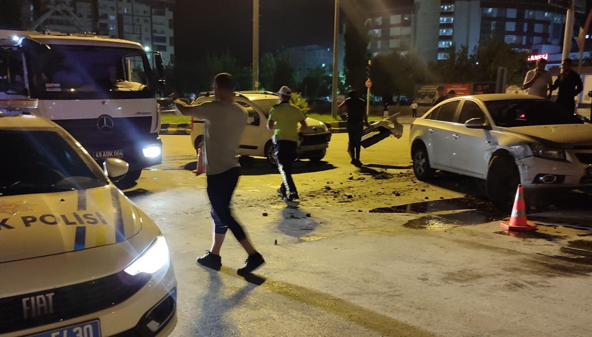 Muş\'ta Trafik Kazası: 2 Yaralı