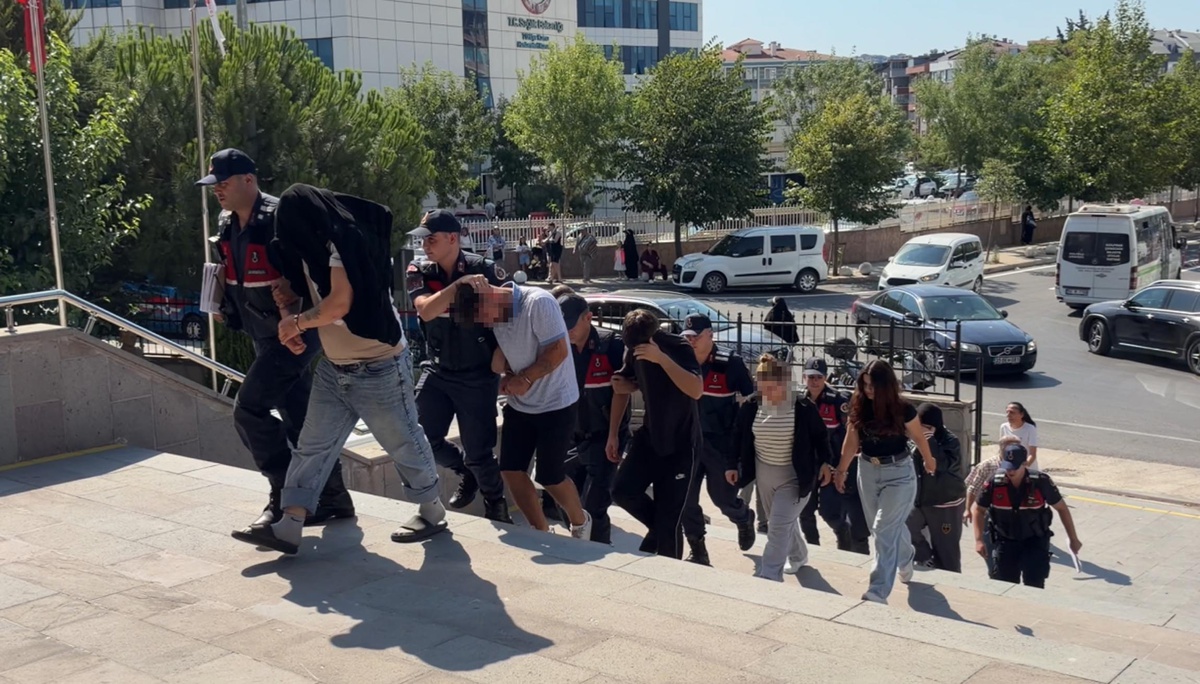 Ö.A.\'ya Şantaj: Kadın Kıyafeti Giydirip Video Çektiler