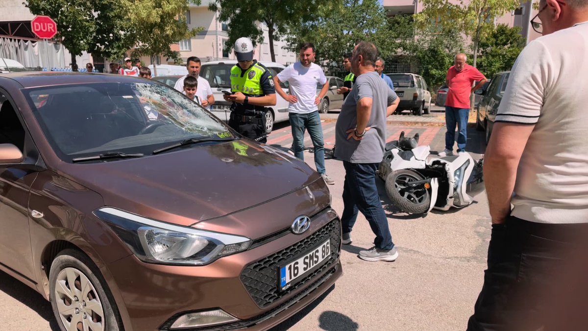 İnegöl\'de Motosiklet Kazası: 3 Yaralı
