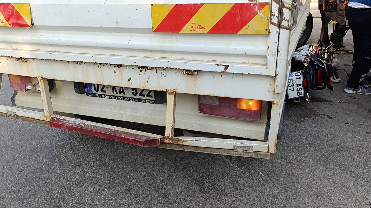 Kozan\'da Trafik Kazası: Motosiklet Sürücüsü Yaralandı