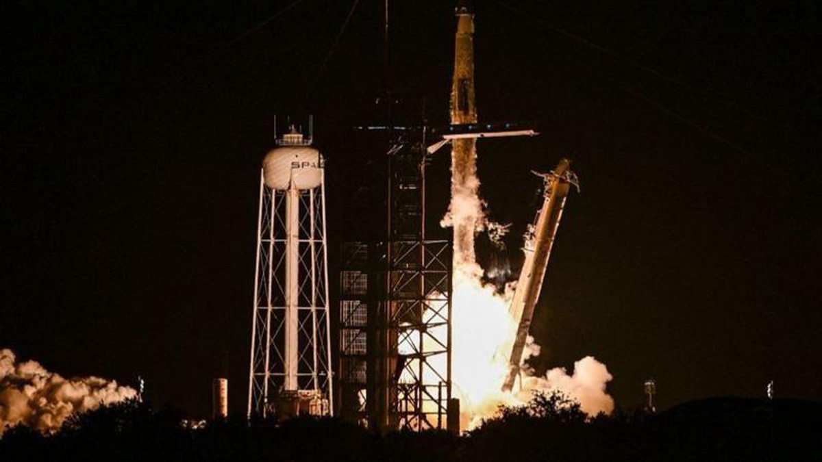 SpaceX Roketi Ay\'a Çarpacak