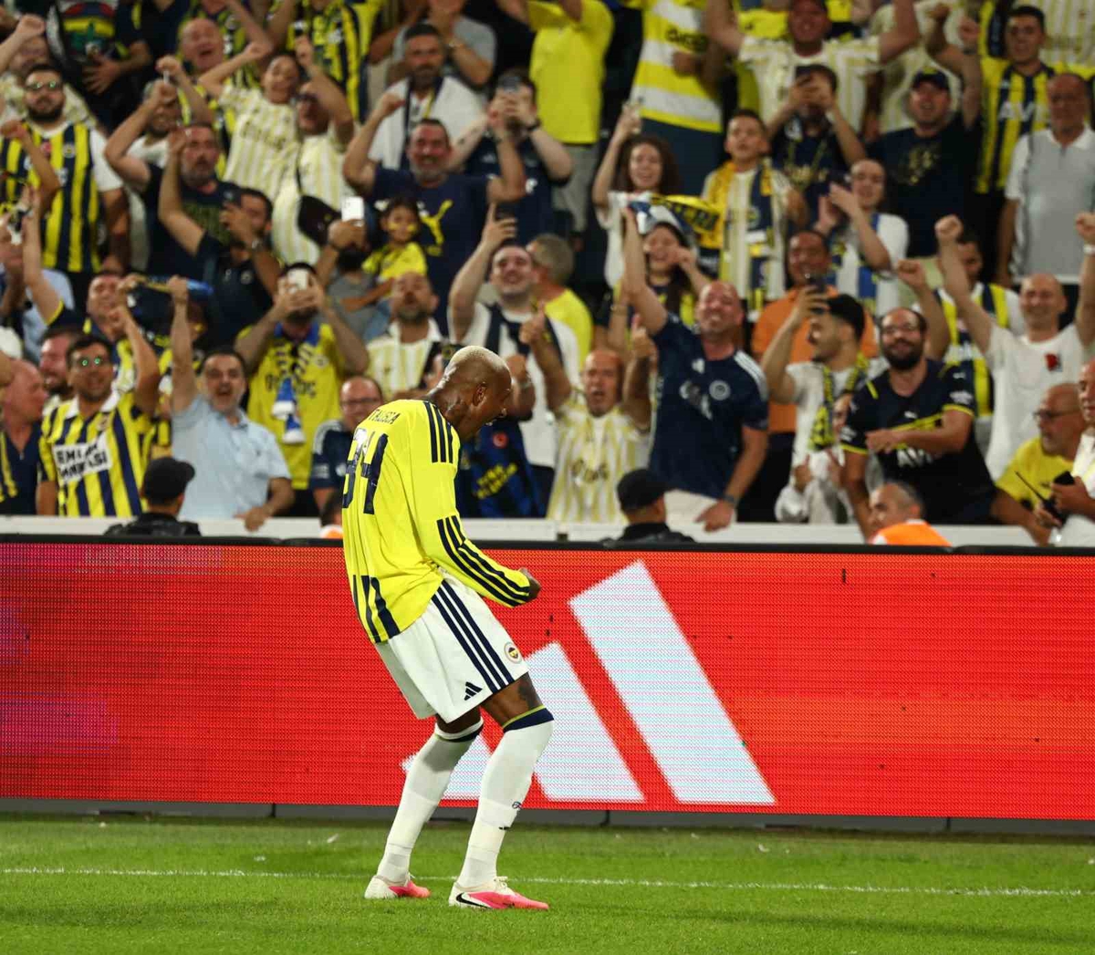 Talisca, Fenerbahçe'yi Sırtladı