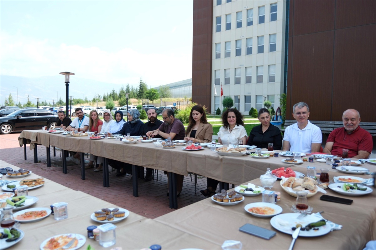 TOGÜ Rektörü Akademik Personelle Buluştu