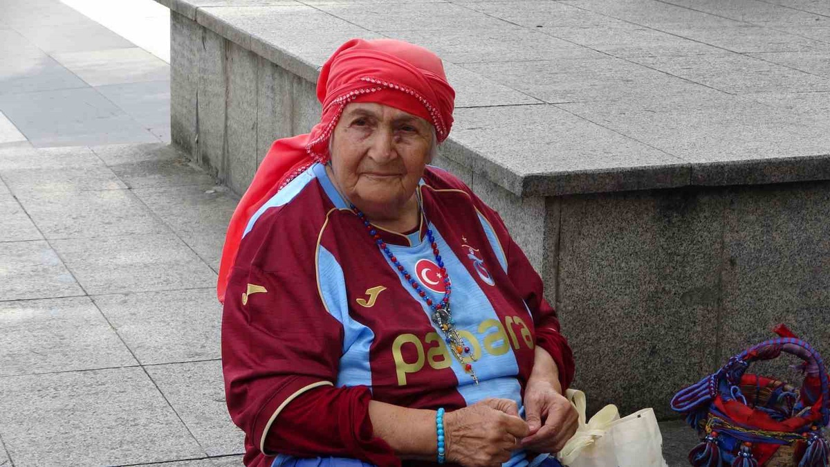 Salah Trabzon\'a Geliyor!