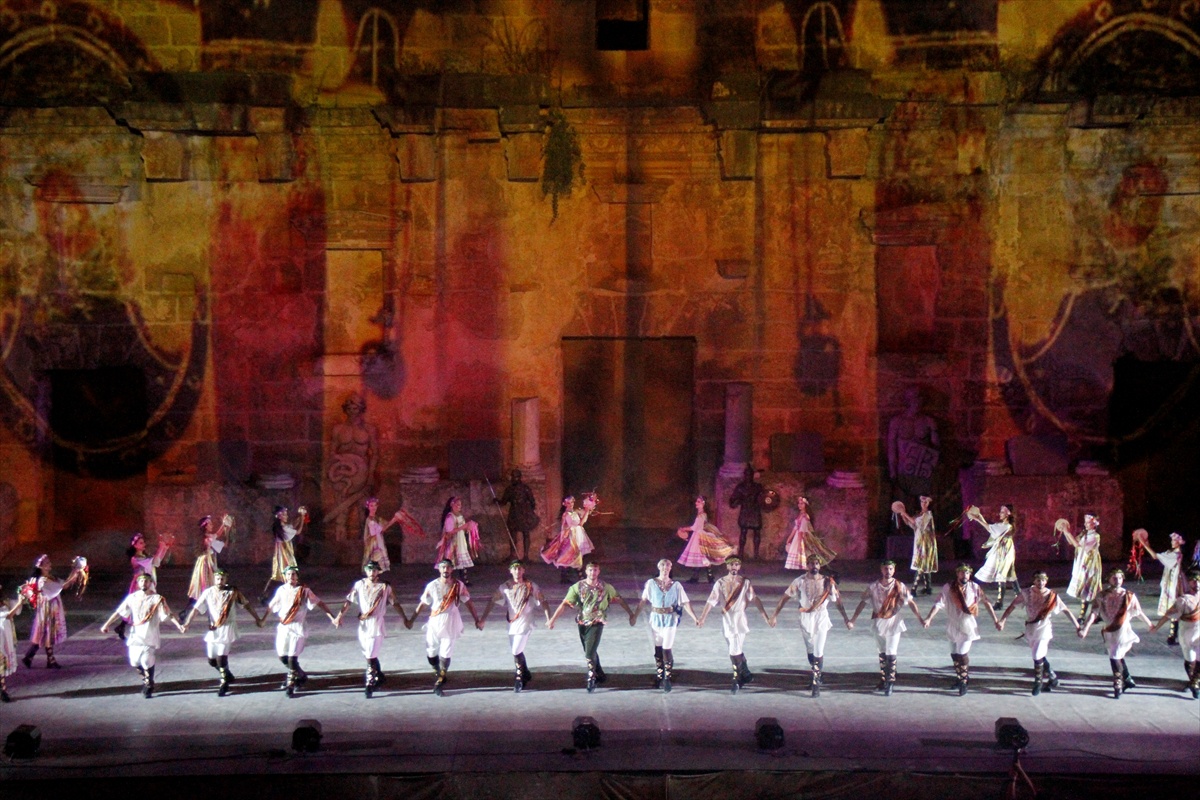 Troya Gösterisi Aspendos\'ta