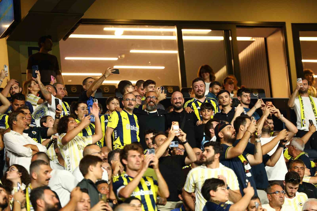 Fenerbahçe, Sturm Graz'a 1-0 Önde