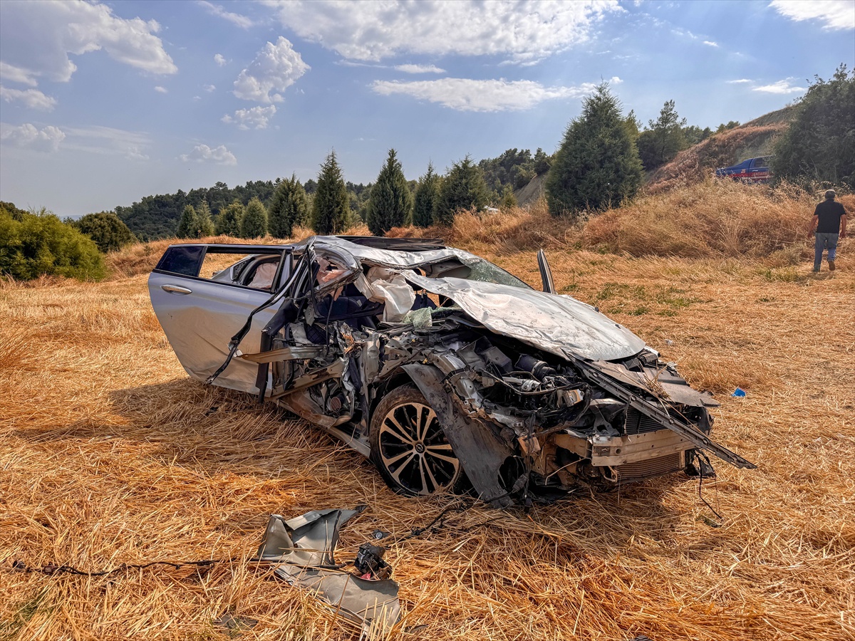 Uşak\'ta Takla Atan Araçta Sürücü Hayatını Kaybetti