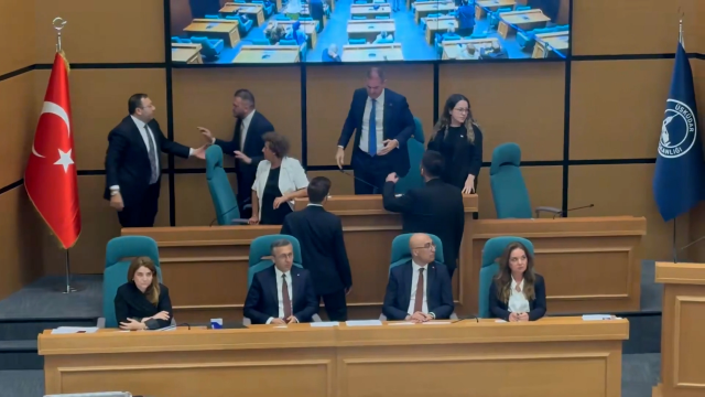 Üsküdar Belediyesi'nde olaylı seçim! 6 CHP'li AK Parti adayına oy verdi, kavga çıktı