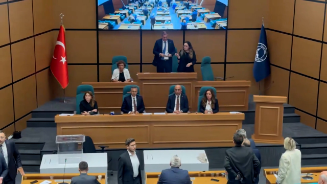 Üsküdar Belediyesi'nde olaylı seçim! 6 CHP'li AK Parti adayına oy verdi, kavga çıktı