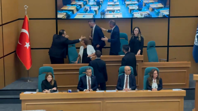 Üsküdar Belediyesi'nde olaylı seçim! 6 CHP'li AK Parti adayına oy verdi, kavga çıktı