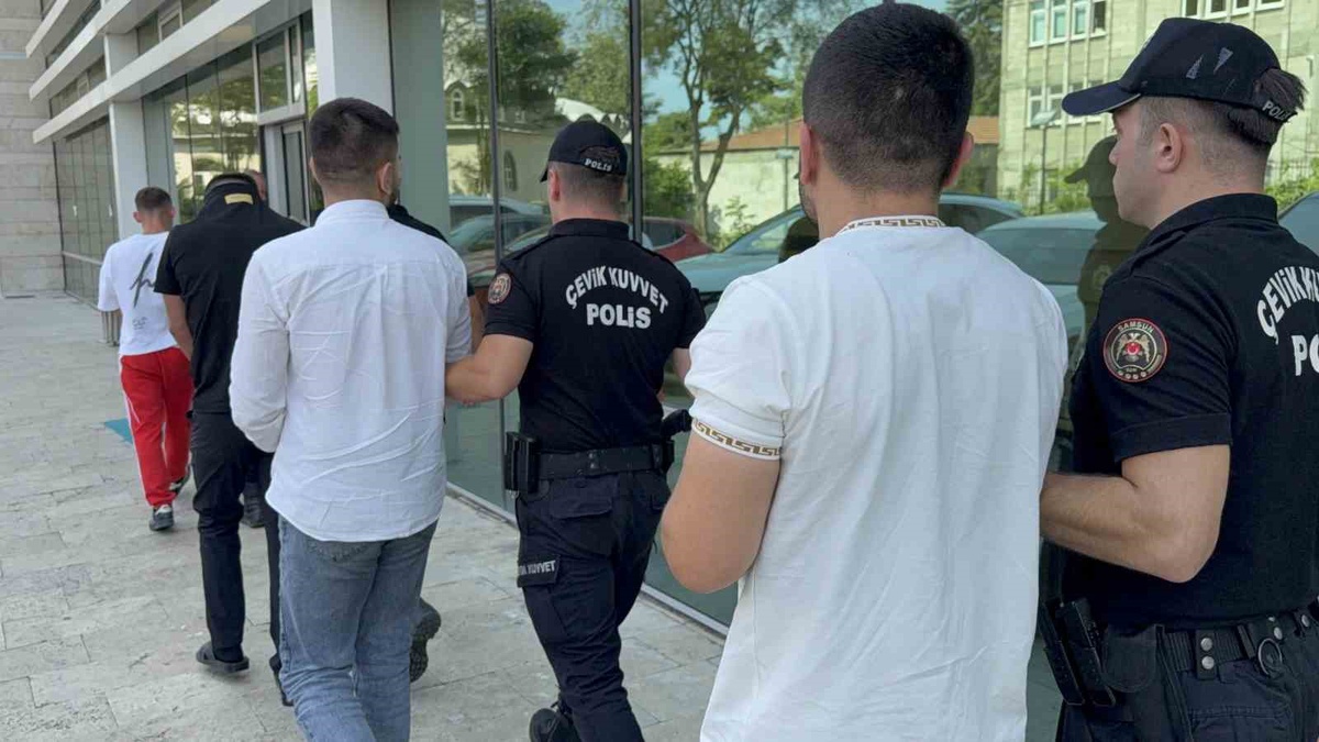 Samsun\'da Uyuşturucu Operasyonları: 4 Şüpheli Adliyeye Sevk Edildi