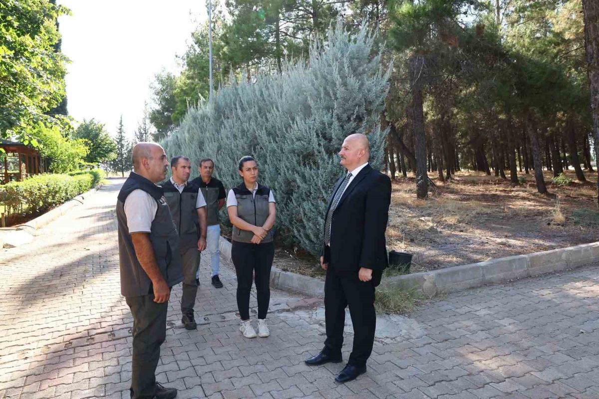 Vali Küçük, Fidanlık Müdürlüğü\'nü Ziyaret Etti
