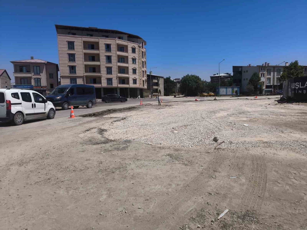 Van\'da Yol Çalışmaları Yıllardır Bitmedi, Vatandaş İsyanı
