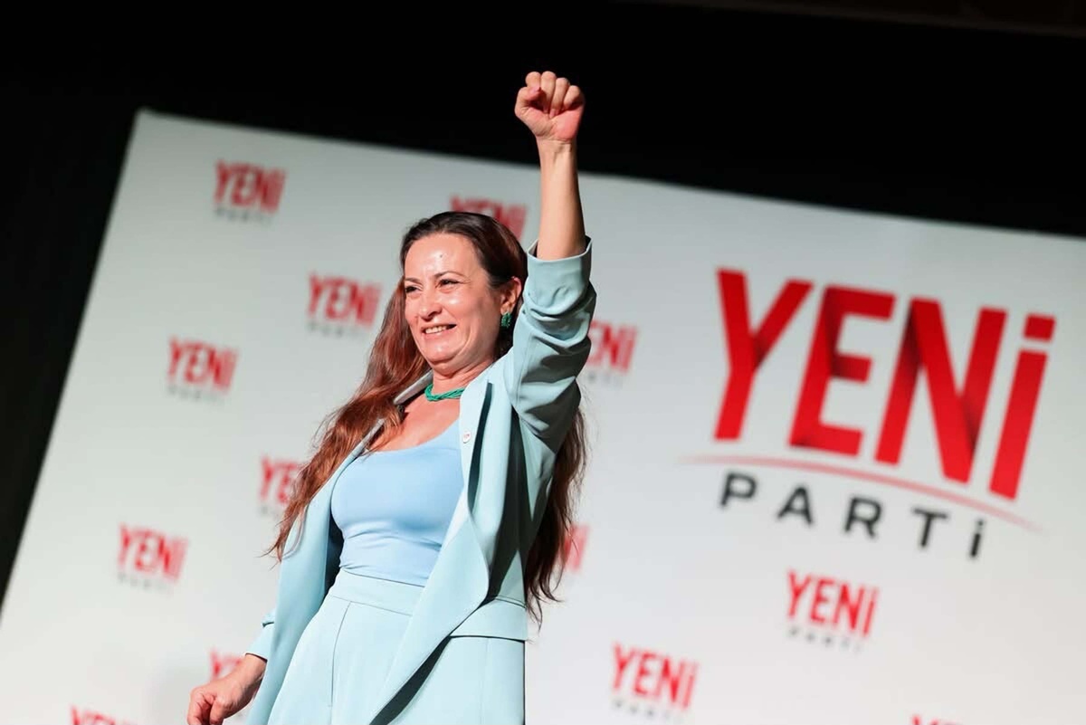 Yeni Parti\'ye ilk operasyon: Manisa İl Başkanı İlksen Özalper gözaltına alındı