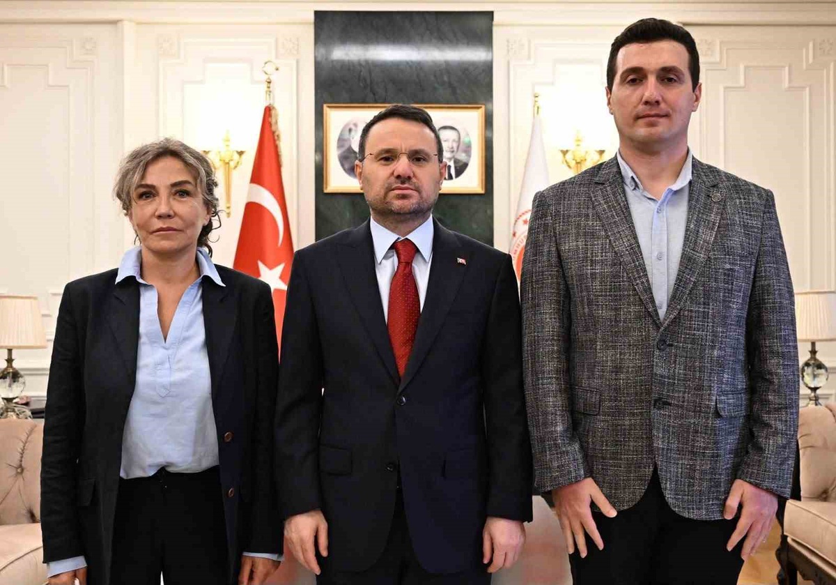 Bakan Gürlek\'ten Burak ve Şule Oktay\'la Görüşme