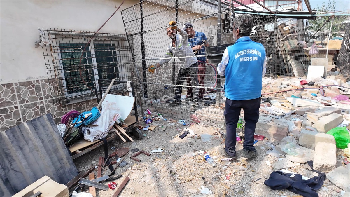 Yeşil Alana Koyulan Korkuluklar Söküldü
