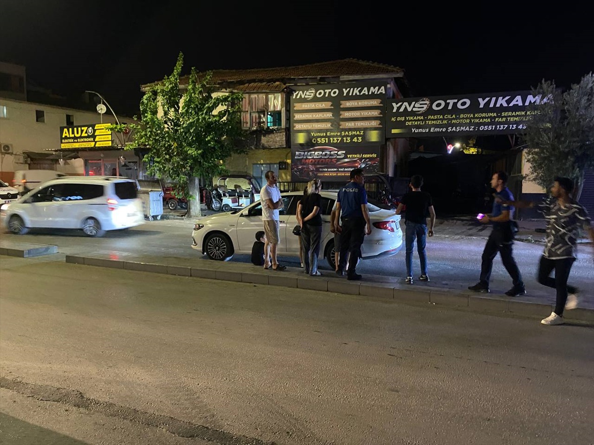Antalya\'da 2 Yaşındaki Çocuk Otomobilin Çarpmasıyla Yaralandı