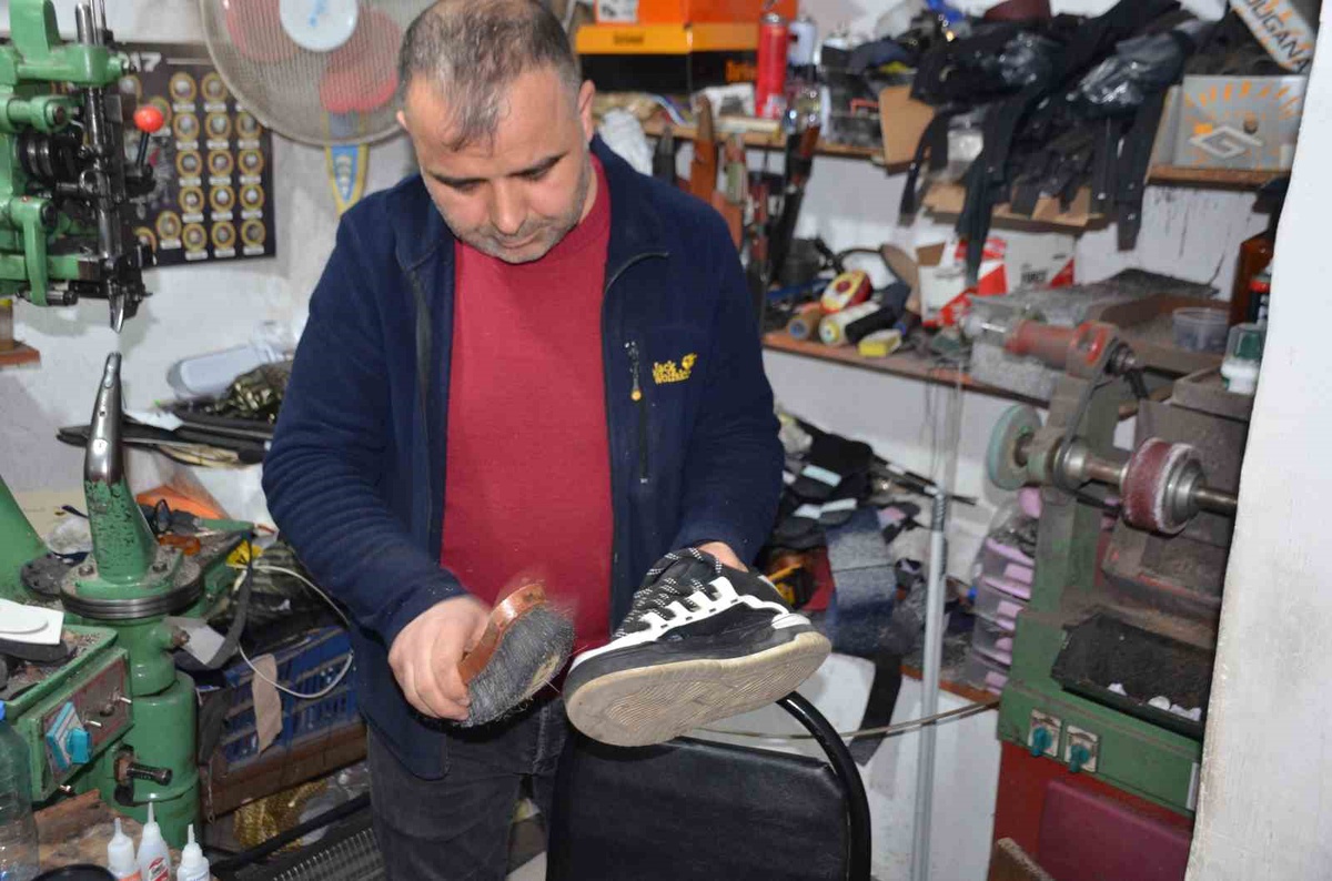 Bilecik\'te Ayakkabı Tamirciliği Tehlikede