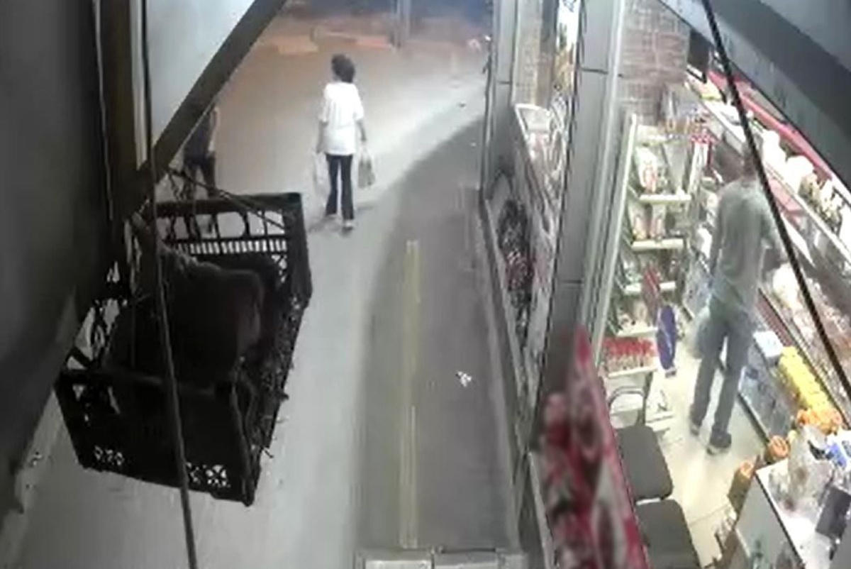 Bahçelievler\'de Bina Çöktü: Panik Anları Kamerada