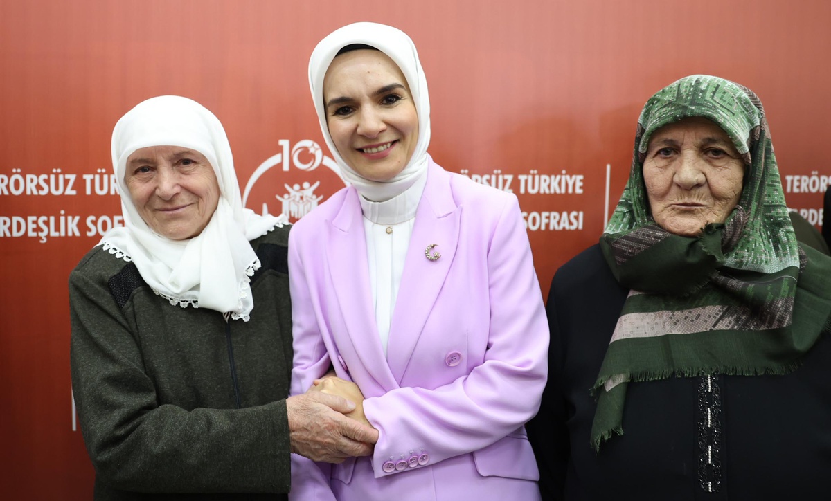 Bakan Göktaş Ağrı\'da Şehit Aileleriyle Kardeşlik Sofrasında