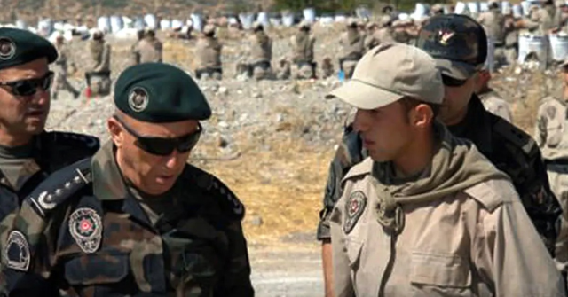 Bakan Gürlek, Behçet Oktay'ın ailesini kabul etti! İşte görüşmeden ilk kareler