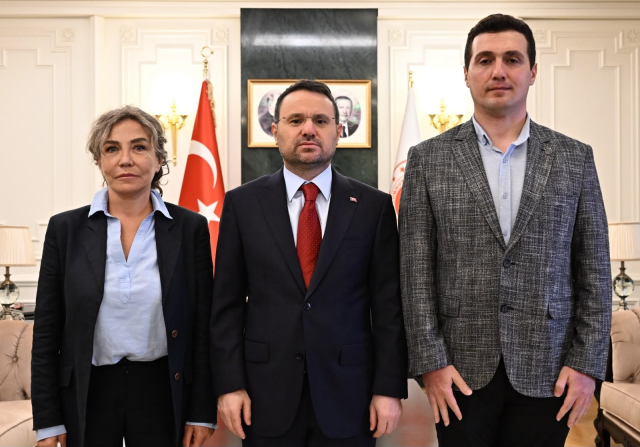 Bakan Gürlek, Behçet Oktay'ın ailesini kabul etti! İşte görüşmeden ilk kareler