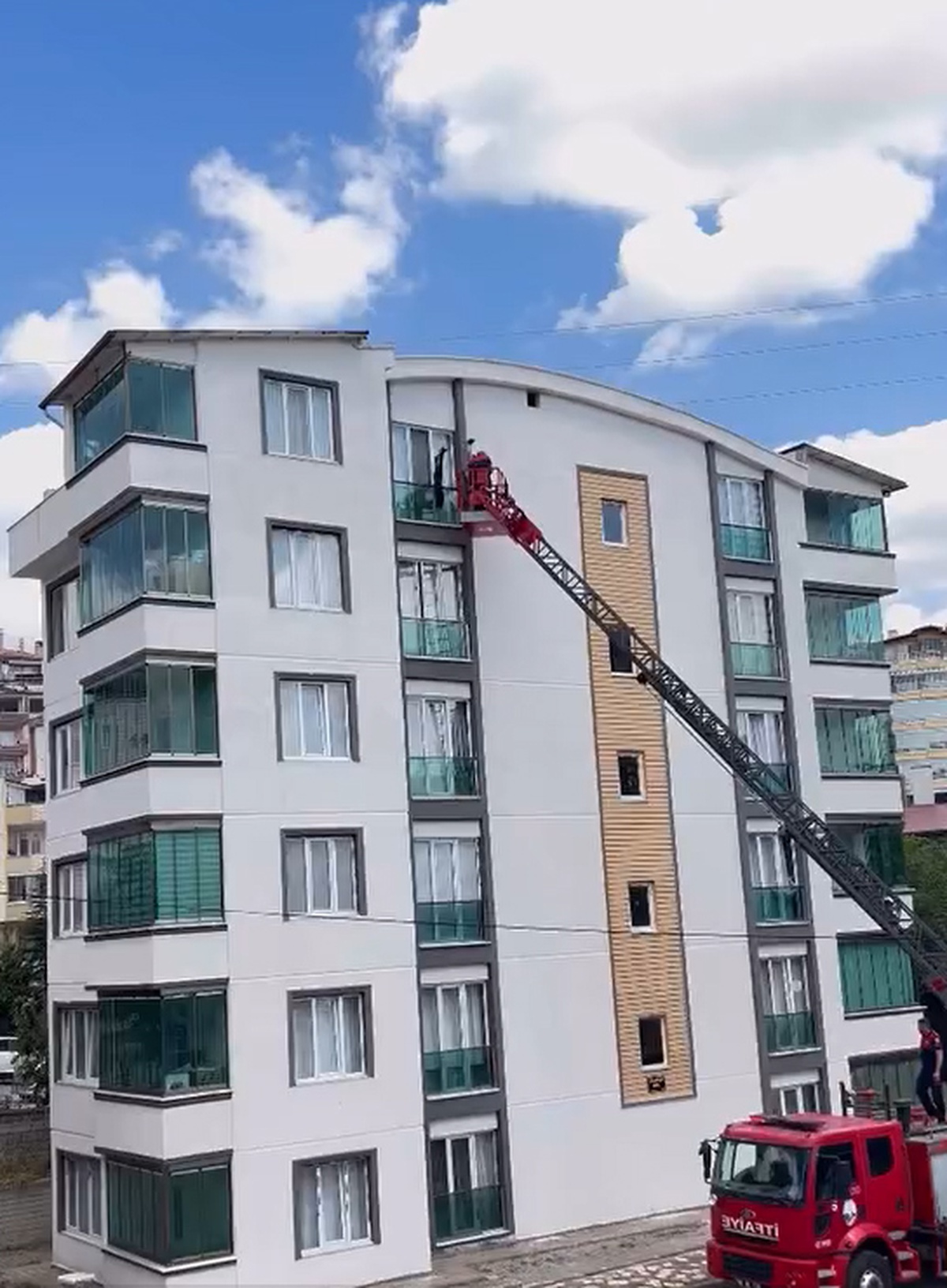 Tokat\'ta Sıkışan Güvercin Kurtarıldı