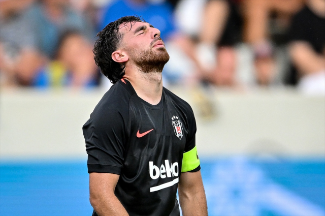 Beşiktaş 10 kişi kalmasına rağmen kazanmasını bildi
