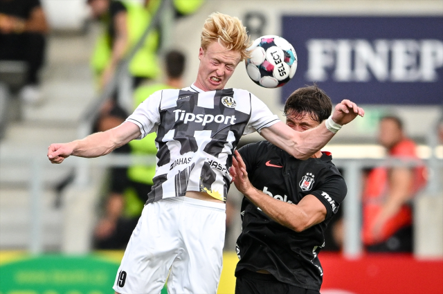 Beşiktaş 10 kişi kalmasına rağmen kazanmasını bildi