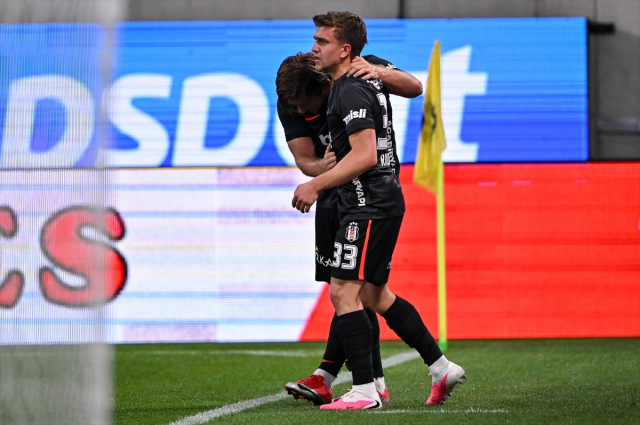 Beşiktaş 10 kişi kalmasına rağmen kazanmasını bildi