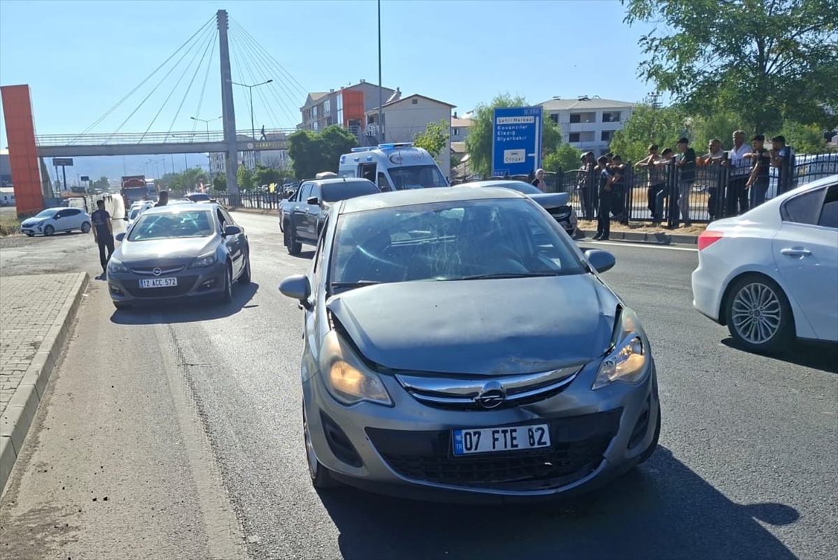 Bingöl\'de Zincirleme Trafik Kazası