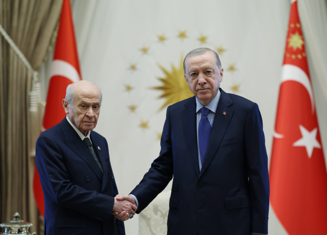 Cumhurbaşkanı Erdoğan, Bahçeli ile görüştü! Masada tek konu vardı