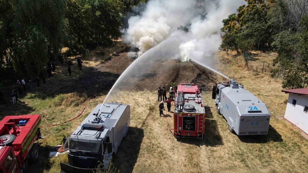 Erzincan’da orman yangını tatbikatı gerçeğini aratmadı