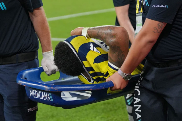 Fenerbahçe'ye Oosterwolde'den kötü haber! Aylarca yok
