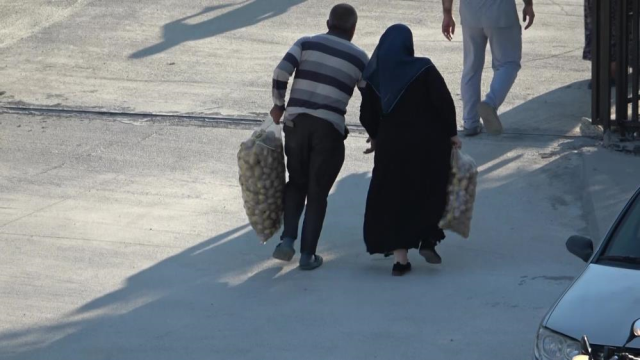 Geçen yıl zarardan, bu yıl kazançtan dağıttı! 6 ton patates 10 dakikada tükendi