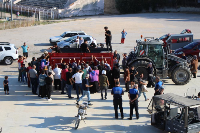 Geçen yıl zarardan, bu yıl kazançtan dağıttı! 6 ton patates 10 dakikada tükendi