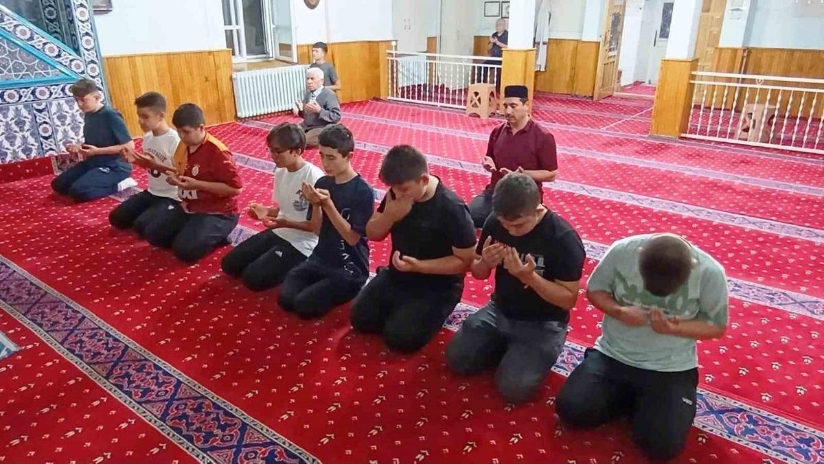 Kütahya\'da Kardeşlik Temalı Gençlik Kampı