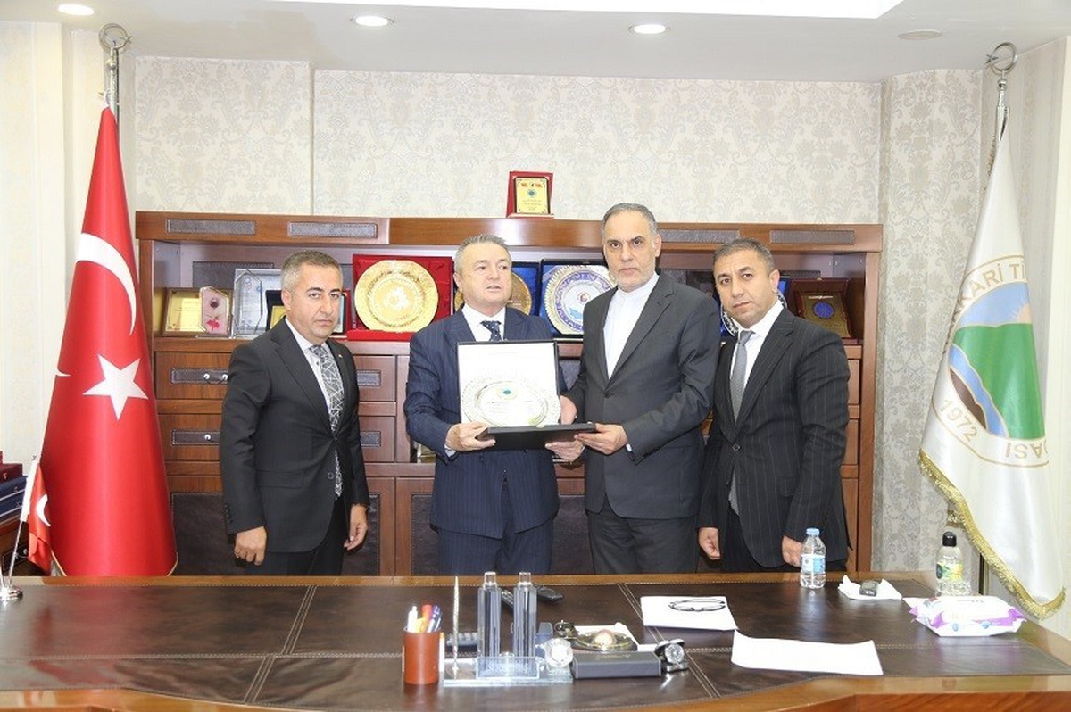 İran Heyeti Hakkari\'de Ticaret Görüşmeleri Yaptı