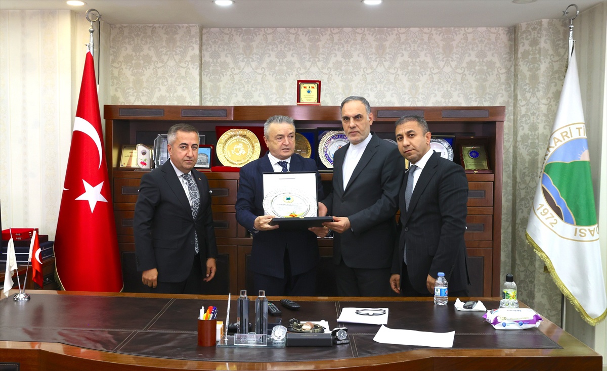 İran Büyükelçisi Hakkari\'de TSO\'yu Ziyaret Etti