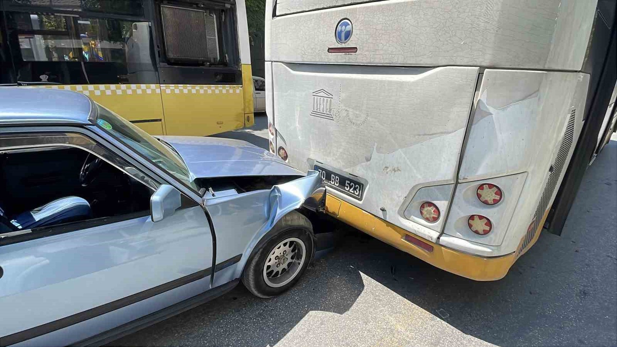 Karaman’da otomobil halk otobüsüne çarptı: 1 yaralı