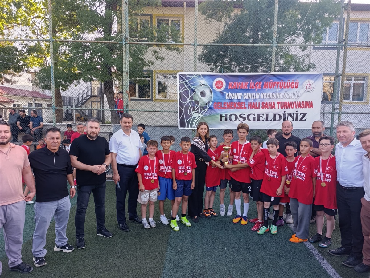 Kavak\'ta Geleneksel Halı Saha Turnuvası Sona Erdi